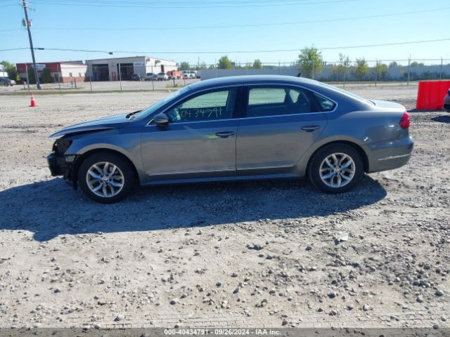 1VWAT7A39HC013155 Volkswagen Passat 1.8t S