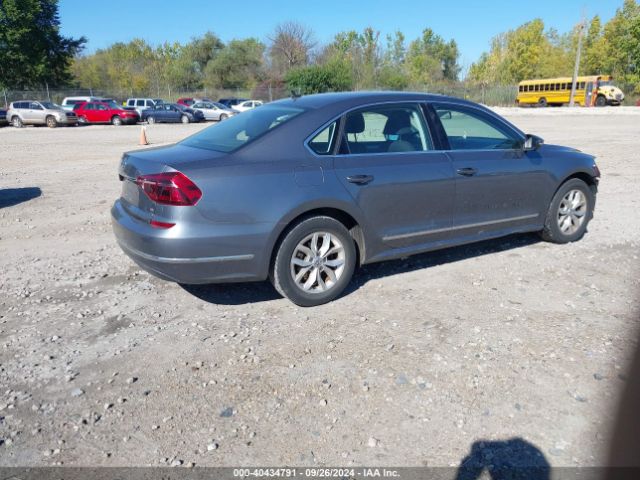 1VWAT7A39HC013155 Volkswagen Passat 1.8t S