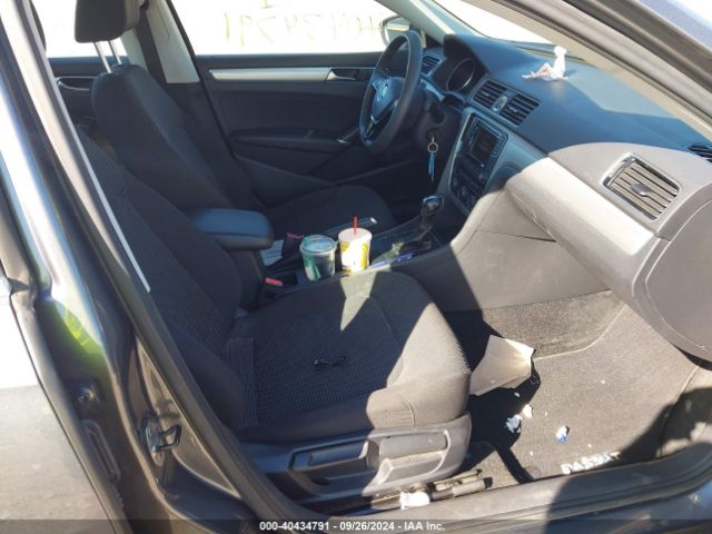 1VWAT7A39HC013155 Volkswagen Passat 1.8t S
