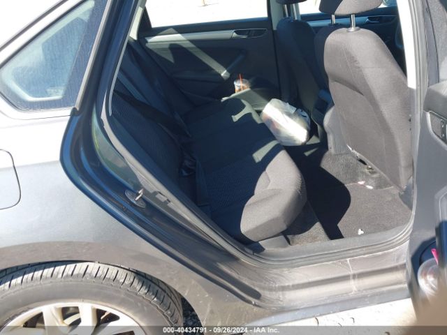 1VWAT7A39HC013155 Volkswagen Passat 1.8t S