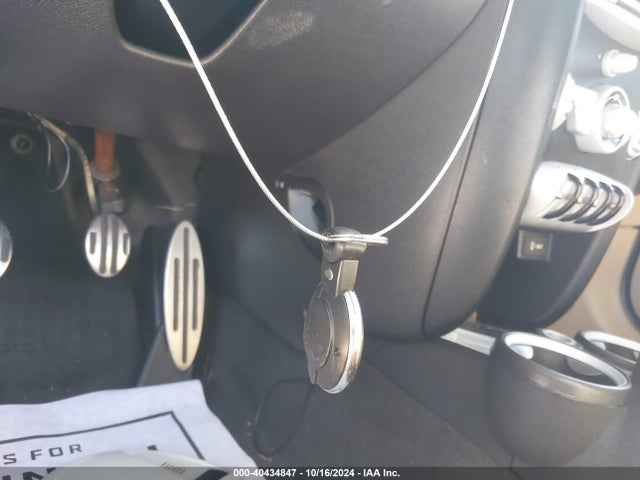 2010 MINI COOPER S CLUBMAN WMWMM3C51ATP75872 Photo 10