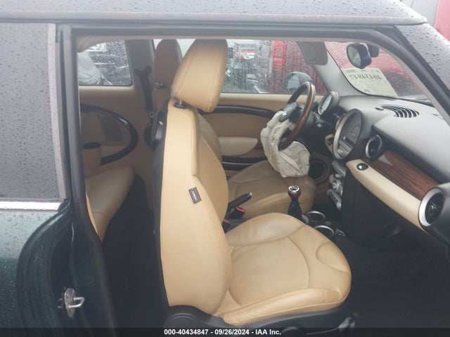 2010 MINI COOPER S CLUBMAN WMWMM3C51ATP75872 Photo 4