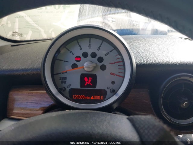 2010 MINI COOPER S CLUBMAN WMWMM3C51ATP75872 Photo 6