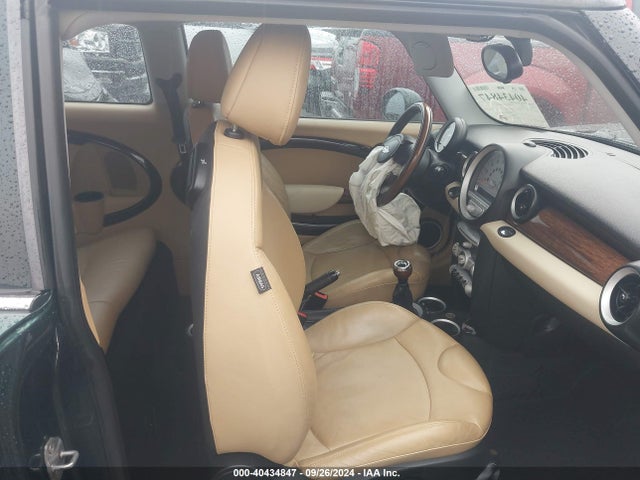 2010 MINI COOPER S CLUBMAN WMWMM3C51ATP75872 Photo 7