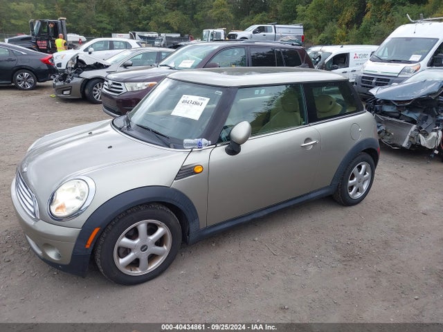 2009 MINI COOPER WMWMF33539TT69517 Photo 1
