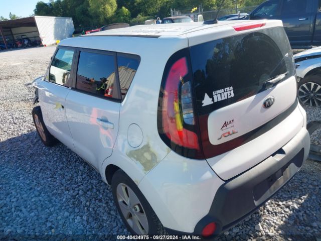 KNDJN2A22F7137670 KIA Soul