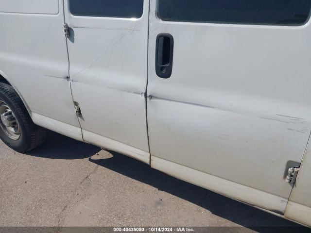 1GCWGBFG6J1172437 Chevrolet Express 2500 Work Van