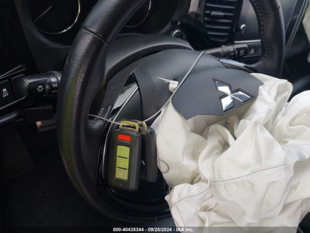 JA4AD3A39JJ000586 Mitsubishi Outlander Sel