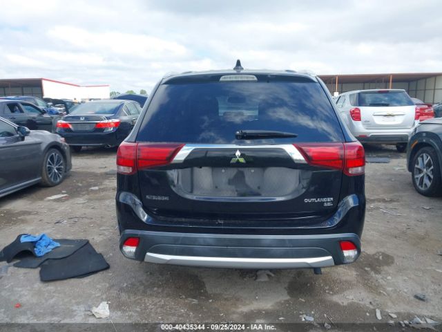 JA4AD3A39JJ000586 Mitsubishi Outlander Sel