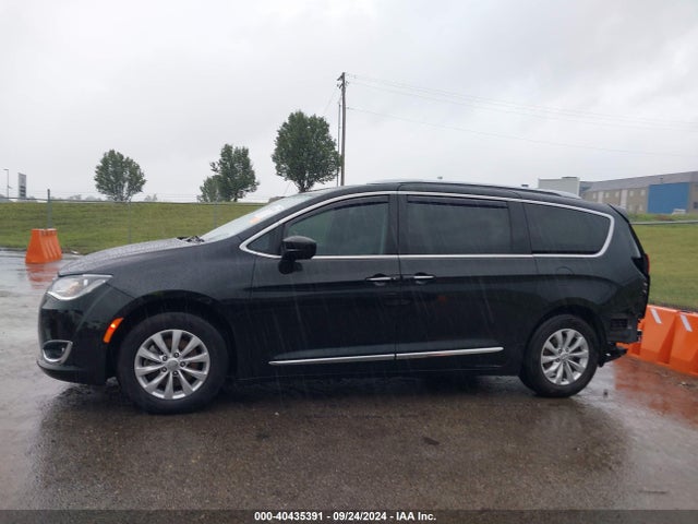 2C4RC1EG3JR111269 Chrysler Pacifica Touring L Plus