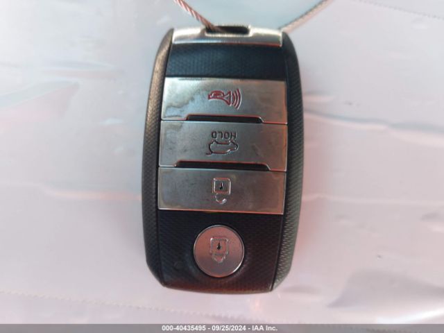 KNDCC3LC6H5061783 KIA NIRO EX