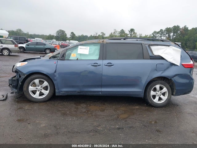 Toyota Sienna Le 8 Passenger 2017 5TDKZ3DC1HS843587 Image 14