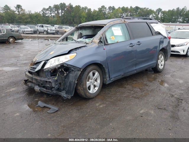 Toyota Sienna Le 8 Passenger 2017 5TDKZ3DC1HS843587 Image 2