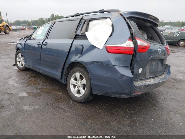 Toyota Sienna Le 8 Passenger 2017 5TDKZ3DC1HS843587 Image 3