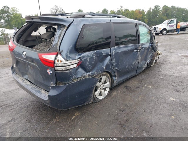 Toyota Sienna Le 8 Passenger 2017 5TDKZ3DC1HS843587 Image 4