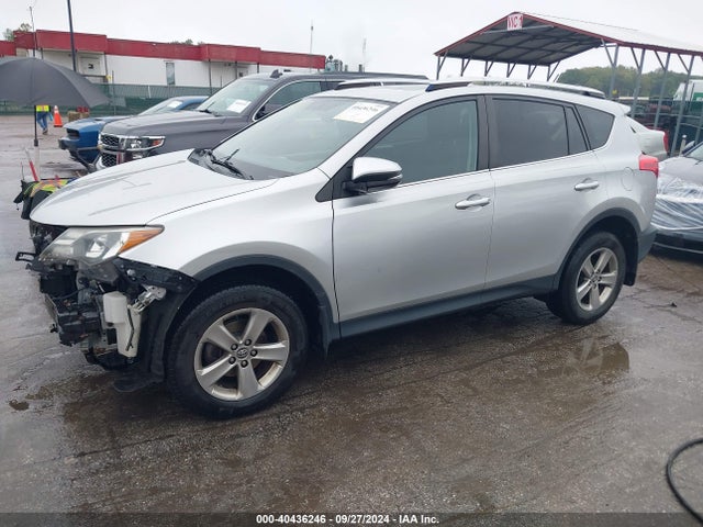 Toyota Rav4 Xle 2015 JTMRFREV0FJ049300 Image 2