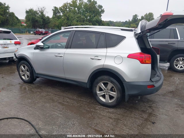 Toyota Rav4 Xle 2015 JTMRFREV0FJ049300 Image 3
