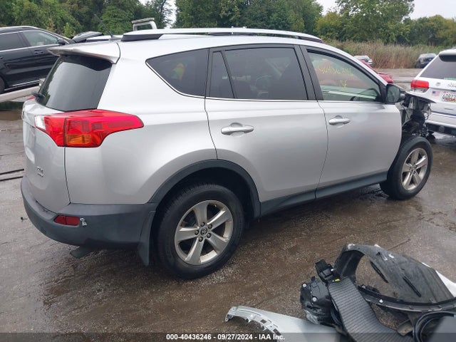 Toyota Rav4 Xle 2015 JTMRFREV0FJ049300 Image 4