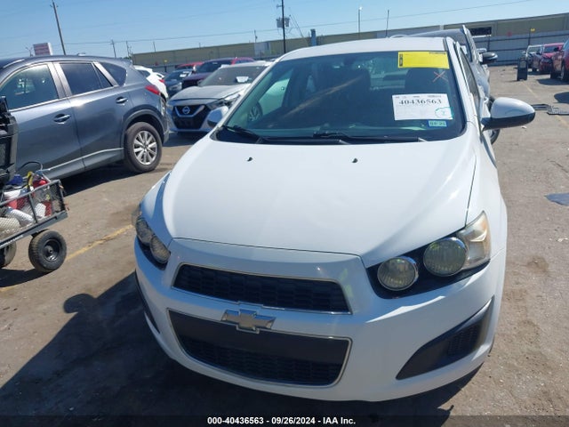 Chevrolet Sonic Lt Auto 2015 1G1JC5SHXF4127523 Image 12