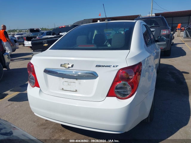 Chevrolet Sonic Lt Auto 2015 1G1JC5SHXF4127523 Image 16