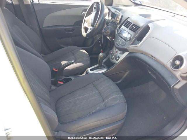 Chevrolet Sonic Lt Auto 2015 1G1JC5SHXF4127523 Image 5
