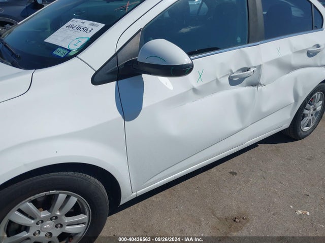 Chevrolet Sonic Lt Auto 2015 1G1JC5SHXF4127523 Image 6