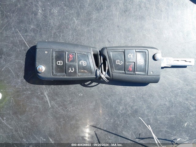 3VWC17AU3GM502039 Volkswagen Golf Sportwagen Tsi S 4-door
