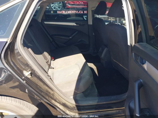 1VWAT7A3XGC028598 Volkswagen Passat 1.8t S
