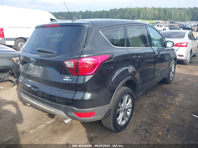 Ford ESCAPE SE 2019 1FMCU9GDXKUC05783 Image 4