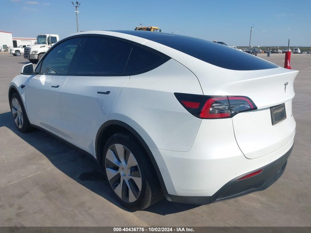 2022 TESLA MODEL Y 7SAYGDEE8NF442241 Photo 2