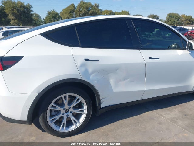 2022 TESLA MODEL Y 7SAYGDEE8NF442241 Photo 5