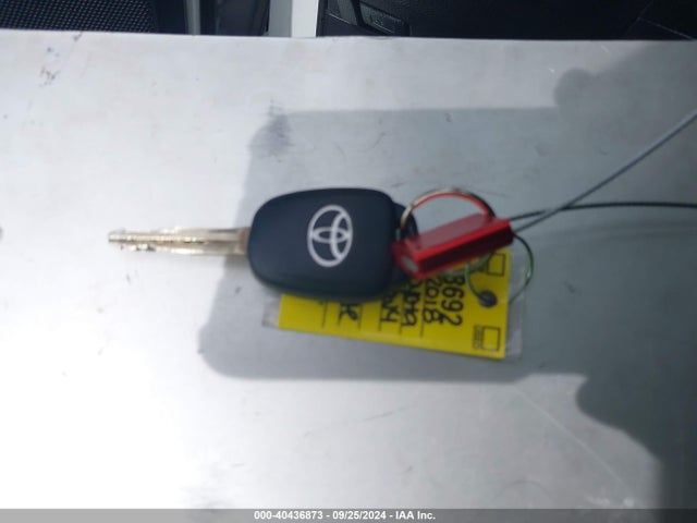 Toyota RAV4 LE 2018 2T3ZFREV4JW444543 Image 11
