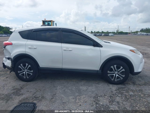 Toyota RAV4 LE 2018 2T3ZFREV4JW444543 Image 14