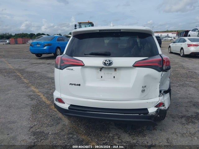 Toyota RAV4 LE 2018 2T3ZFREV4JW444543 Image 17