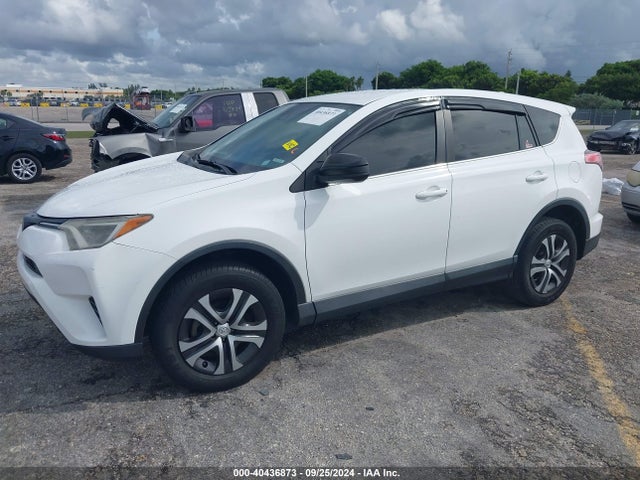 Toyota RAV4 LE 2018 2T3ZFREV4JW444543 Image 2