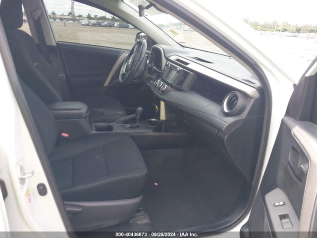 Toyota RAV4 LE 2018 2T3ZFREV4JW444543 Image 5