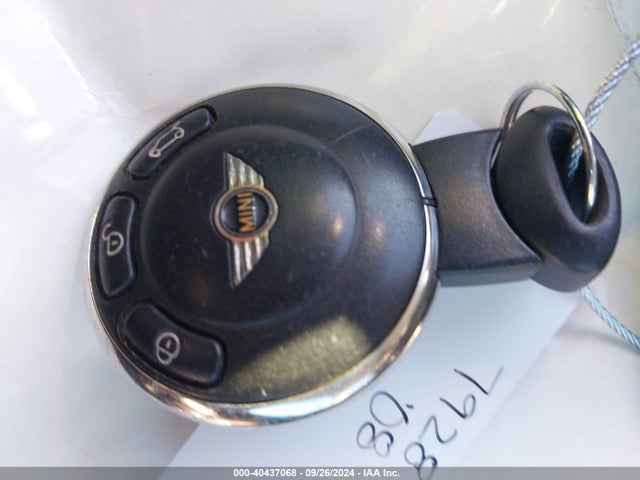 2008 MINI COOPER S WMWMF73558TV34800 Photo 10