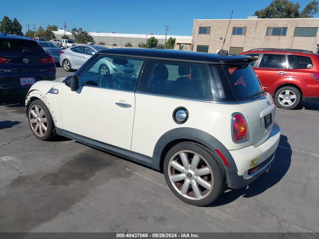 2008 MINI COOPER S WMWMF73558TV34800 Photo 2