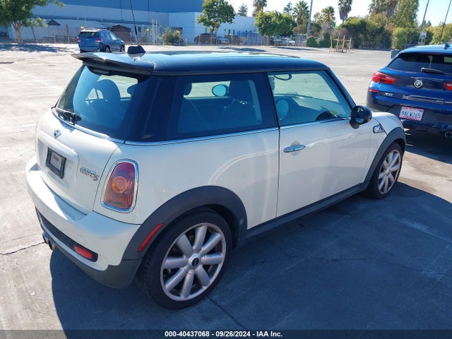 2008 MINI COOPER S WMWMF73558TV34800 Photo 3