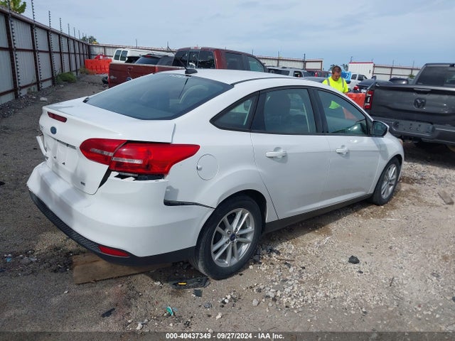 Ford FOCUS SE 2017 1FADP3F29HL315239 Image 4
