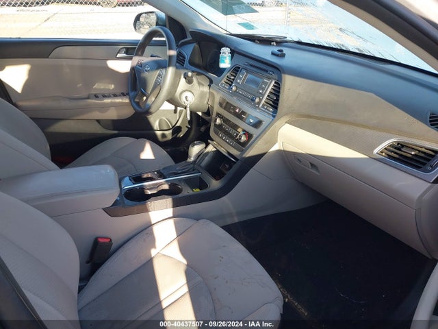 2015 Hyundai Sonata Se მანქანა იყიდება აუქციონზე, vin: 5NPE24AF4FH009225, აუქციონის ნომერი: 40437507