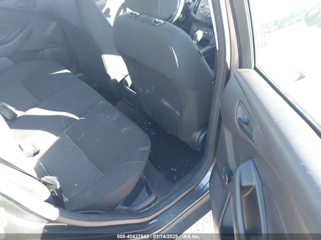 Ford FOCUS S 2017 1FADP3E21HL274798 Image 8