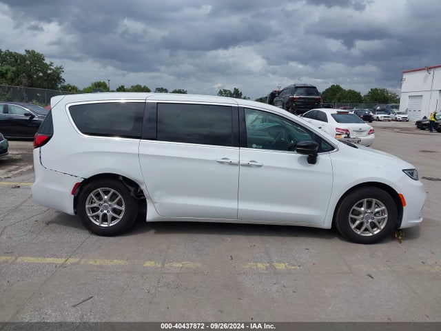 Chrysler Pacifica Touring L 2024 2C4RC1BG6RR122878 Image 13