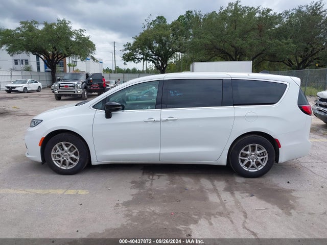 Chrysler Pacifica Touring L 2024 2C4RC1BG6RR122878 Image 14