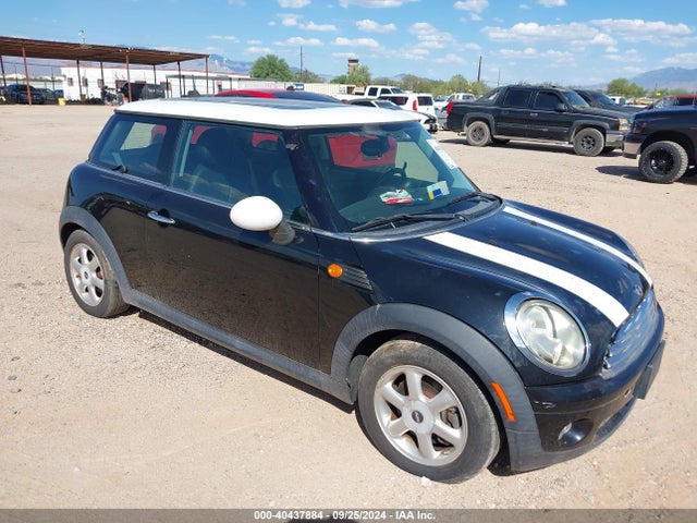 2010 MINI COOPER WMWMF3C52ATZ26423 Photo 0