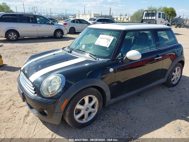 2010 MINI COOPER WMWMF3C52ATZ26423 Photo 1