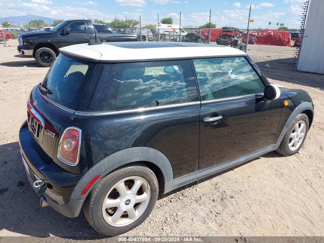 2010 MINI COOPER WMWMF3C52ATZ26423 Photo 3