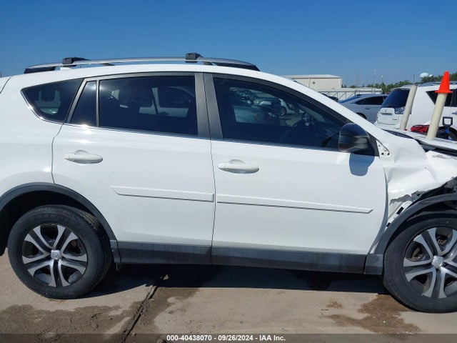 Toyota RAV4 LE 2017 JTMZFREV1HJ141888 Image 13