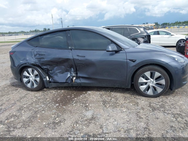 Tesla Model Y 2023 7SAYGAEE3PF888895 Image 13