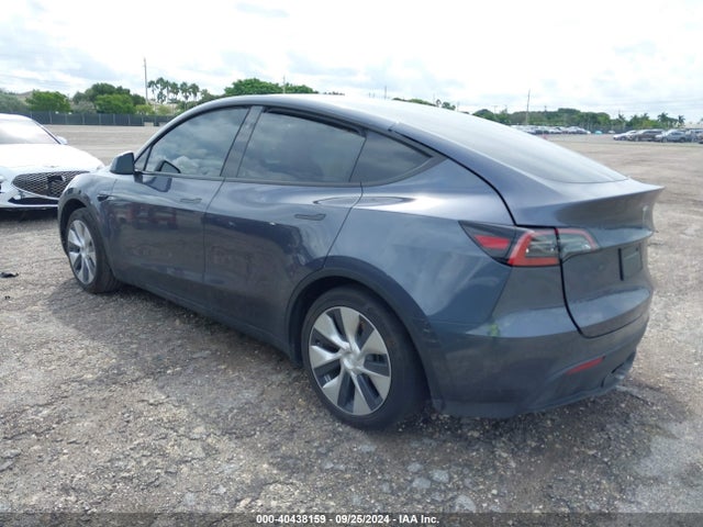 2023 TESLA MODEL Y 7SAYGAEE3PF888895 Photo 2